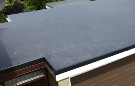 Rubber membrane flat roof installation in Calgary - EPDM/TPO
